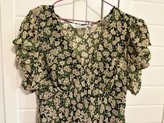 Vestido floral negro y verde Primark