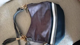 Bolso nuevo con la etiqueta