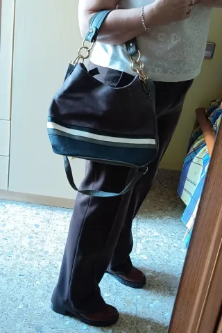 Bolso nuevo con la etiqueta