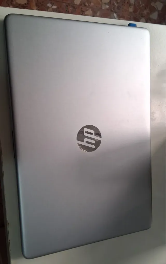 Portátil HP 15.6 i7, 16GB RAM, 1TB