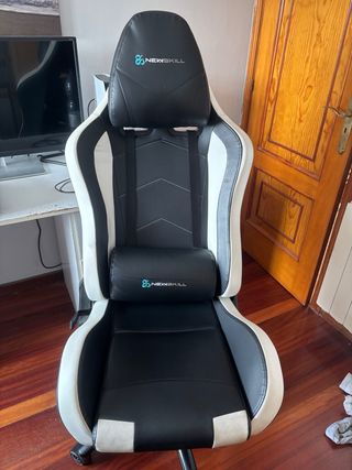 Silla Gaming Newskill Negra y Blanca