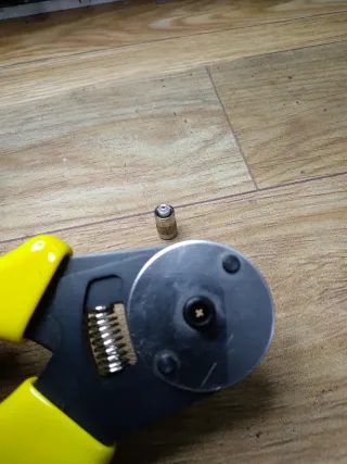 Pinza crimpatrice per cavi antenna