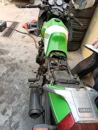 Yamaha Moped Verde/Plata ruedas nuevas y batería