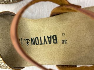 Sandalias cuña Bayton doradas y marrones