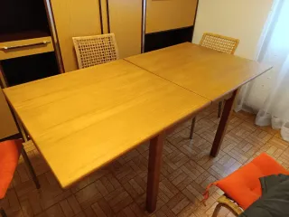 Mesa plegable madera y 4 sillas