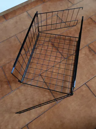 Cestino portaoggetti in metallo nero