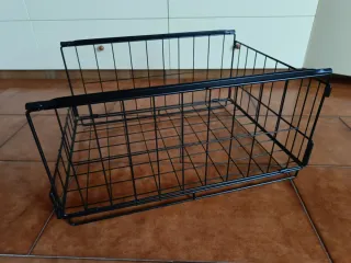 Cestino portaoggetti in metallo nero