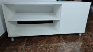 Mesa TV Blanca con Ruedas
