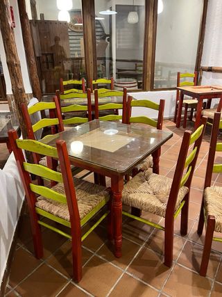 Sillas de madera y anea