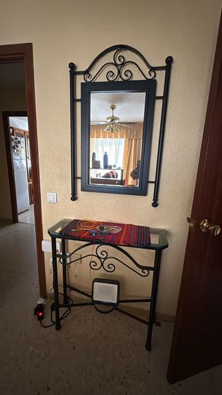 Mesa consola y espejo decorativo