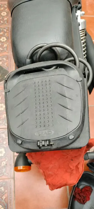 Baúl SHAD Negro para Moto,,