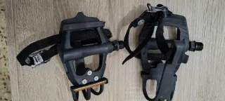 Pedales de bicicleta con correas