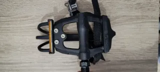 Pedales de bicicleta con correas