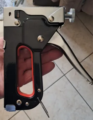 Set graffatrice e graffette per tappezzeria