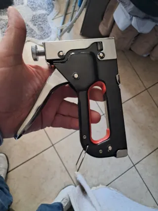 Set graffatrice e graffette per tappezzeria