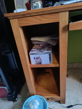 Escritorio de madera maciza