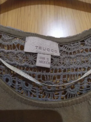 Camiseta Trucco verde militar con encaje