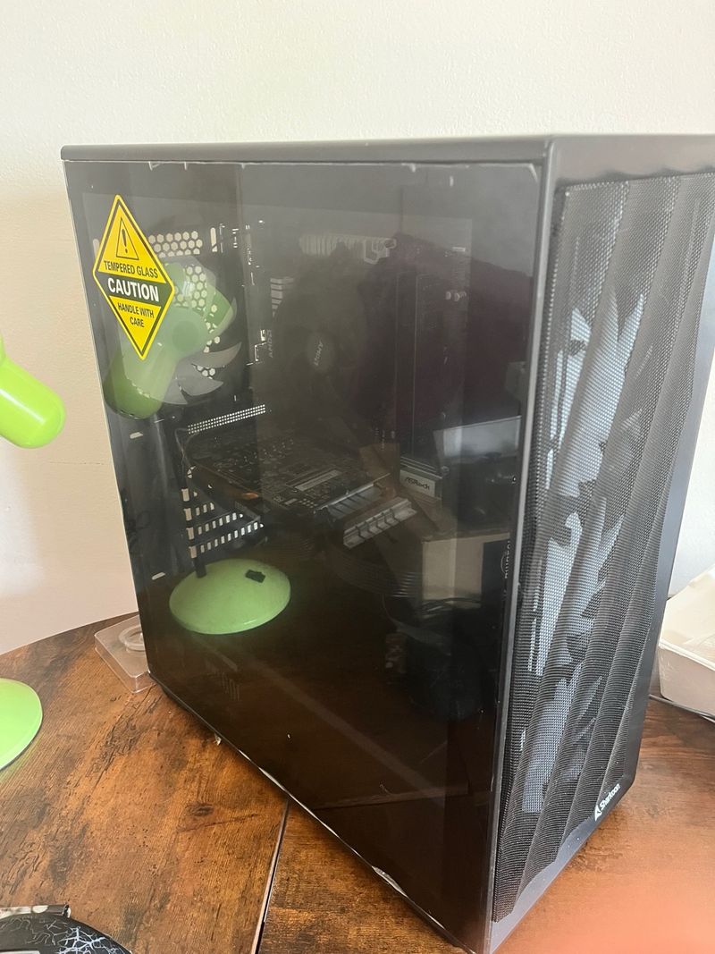 PC de juego ASRock B450 Ryzen 5 2600 16GB RAM