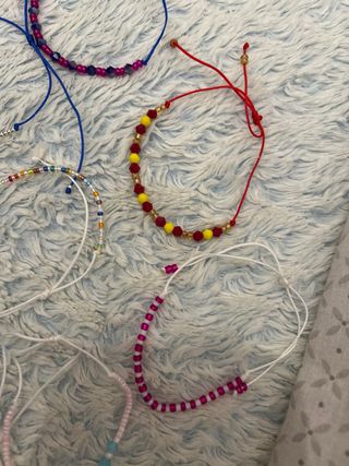 Pulseras artesanales hechas a mano