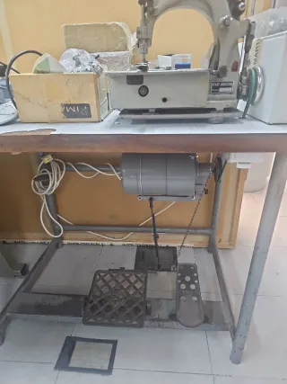 Máquina de coser industrial antigua
