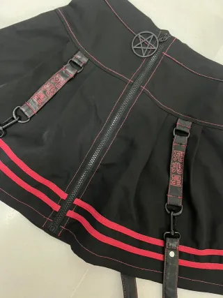 Falda Killstar Negra y Roja Talla S