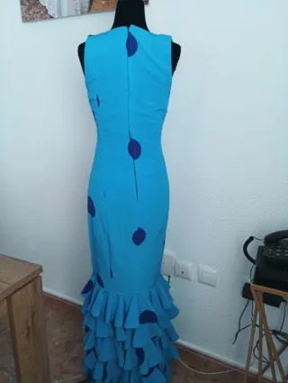 Traje de flamenca azul con lunares