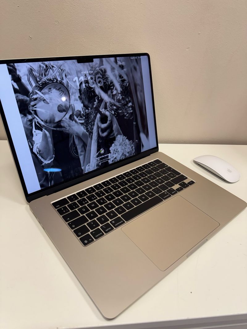 MacBook Air 15” con chip Apple M4 y 16 GB de RAM