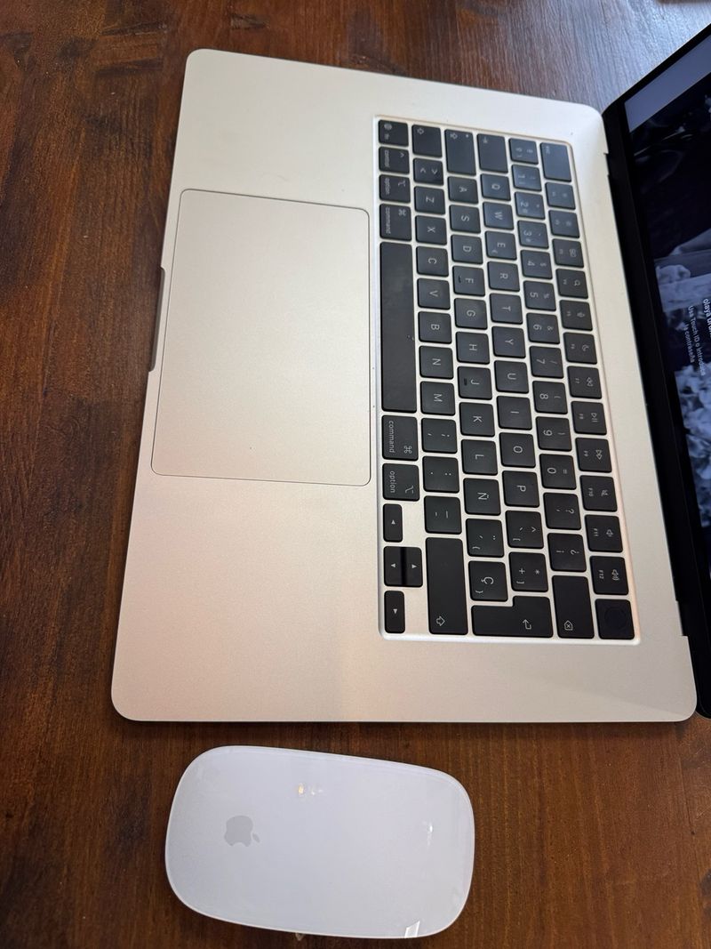 MacBook Air 15” con chip Apple M4 y 16 GB de RAM afbeelding 2