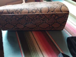 Bolso moderno estampado serpiente