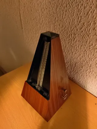 Metrónomo de madera, por ddspiece