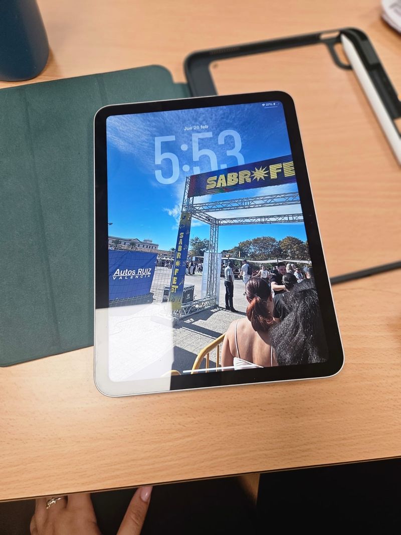 iPad 11 inch (A16) 128GB Plata afbeelding 2