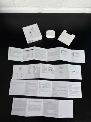 Apple AirPods 4ª generación con estuche original