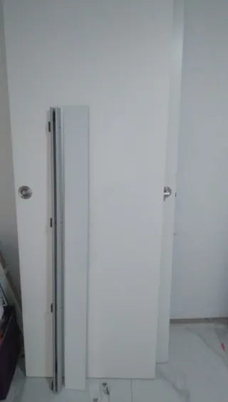 1 puerta corredera de 72,5 y 1 abatible de 72,5 iz