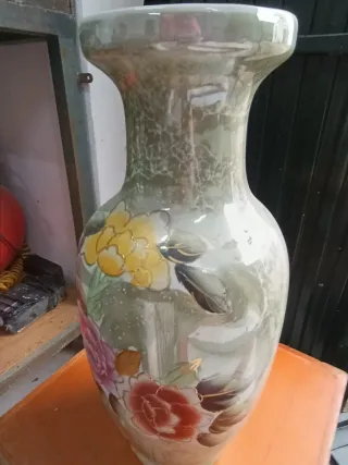Jarrón de porcelana vintage con flores