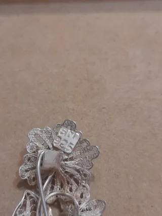 Piccola spilla filigrana fiori
