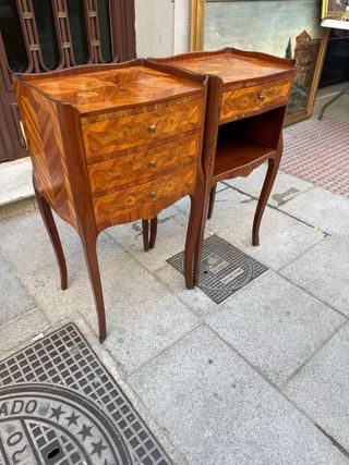 PAREJA DE MESILLAS DE NOCHE