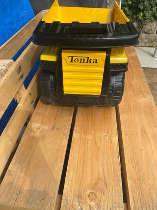 Camión Volquete Tonka Amarillo