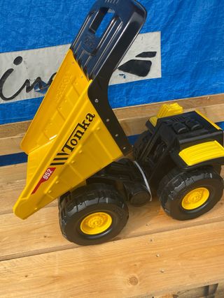 Camión Volquete Tonka Amarillo