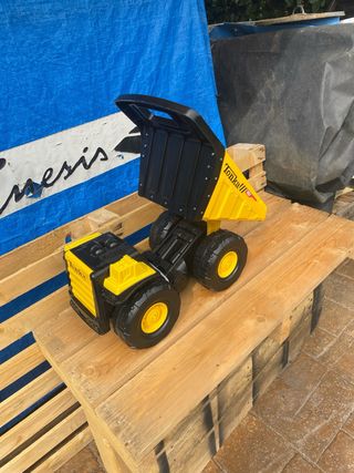 Camión Volquete Tonka Amarillo