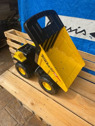 Camión Volquete Tonka Amarillo