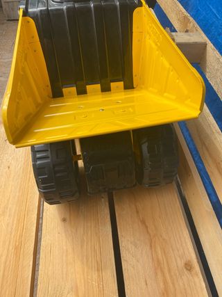 Camión Volquete Tonka Amarillo