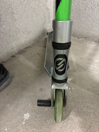 Patinete infantil verde y negro