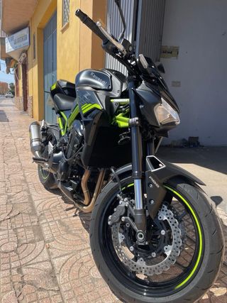 Kawasaki Z900 Naked Negra y Verde