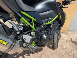 Kawasaki Z900 Naked Negra y Verde