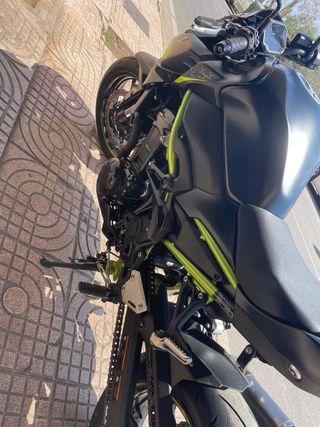 Kawasaki Z900 Naked Negra y Verde