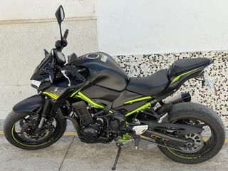 Kawasaki Z900 Naked Negra y Verde