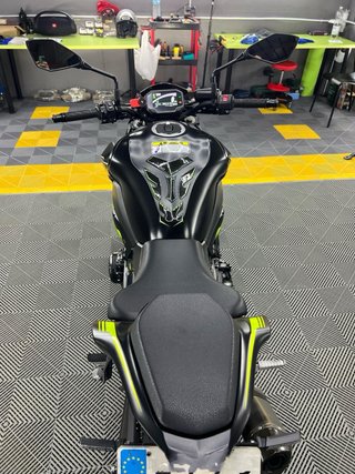 Kawasaki Z900 Naked Negra y Verde