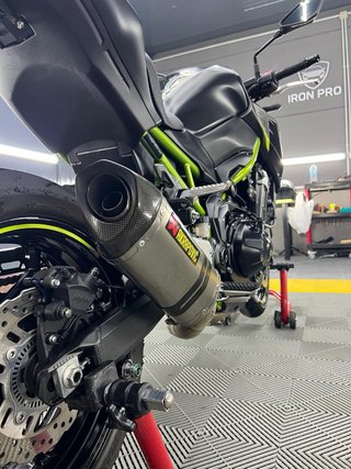 Kawasaki Z900 Naked Negra y Verde