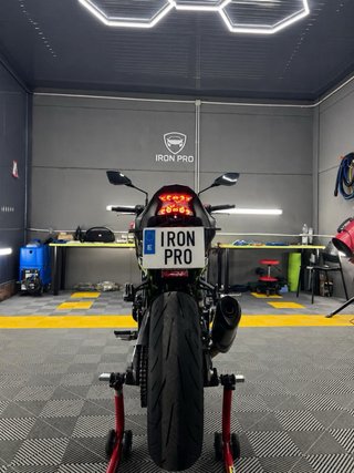 Kawasaki Z900 Naked Negra y Verde