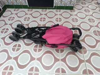 Carrito de paseo BebeDue rosa.